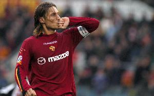 卡萨诺：托蒂是意大利史上最强10号，他的天赋不如巴乔但更加全面