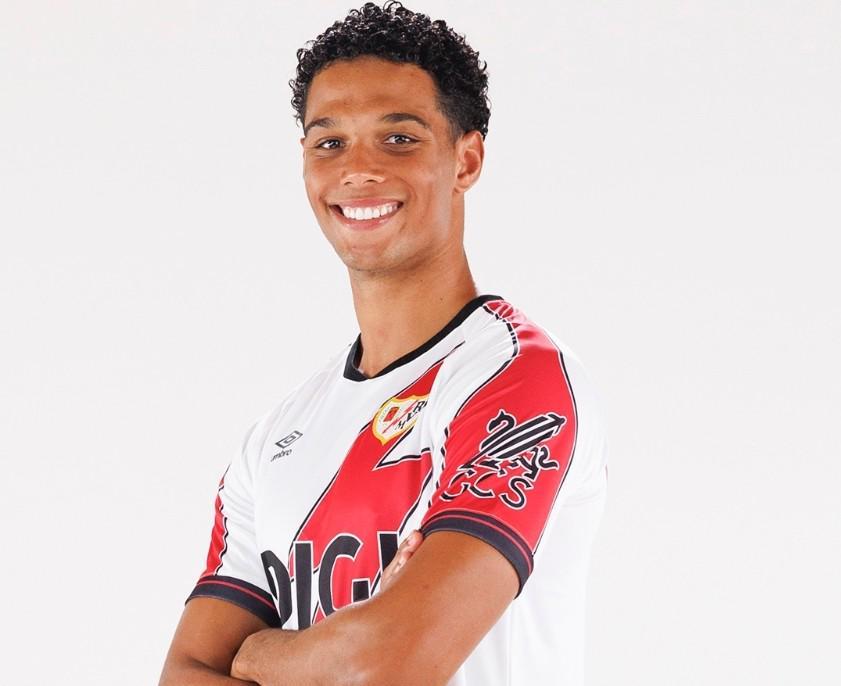 乐鱼体育下载网站-官方：埃托奥之子艾蒂安-埃托奥租借加盟黄潜，他将为B队效力