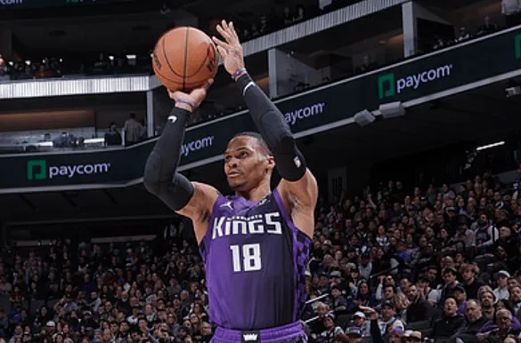 乐鱼体育下载网站-威少谈三分9中6：只要出现空位机会时，我很有信心能投进